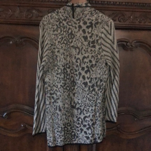 Cache  Sweater - Picture 3 of 3